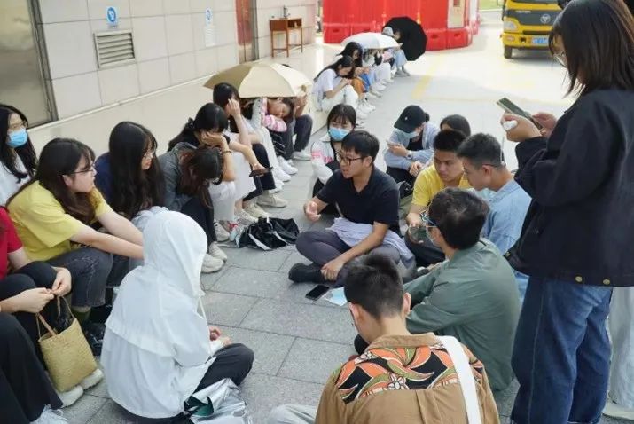 地理人物故事_地理人物简笔画_地理人物/